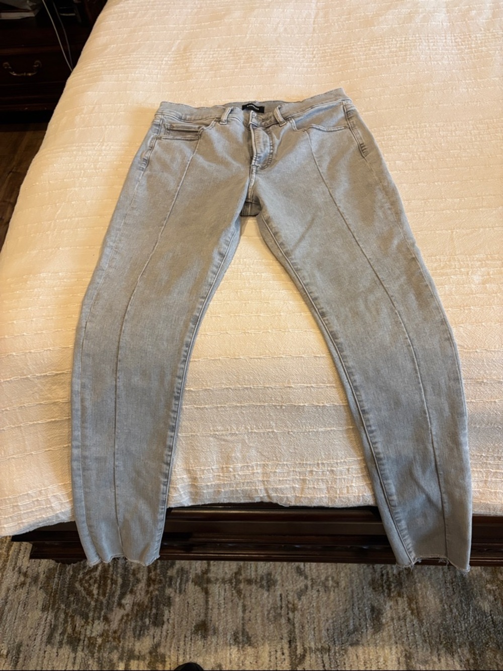 Express Women's Skinny Jeans Light Gray.  Size 8, but run small.  Fit like a 4-6